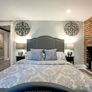 Restored Historic 5 Bedroom 4 And A Half Bath Holiday home